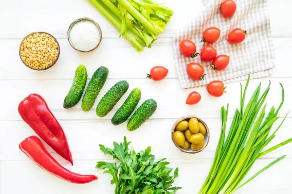 Ingredientes Para Almoço Saudável Com Ervas Legumes Fundo Brilhante Tomates Fotos De Bancos De Imagens