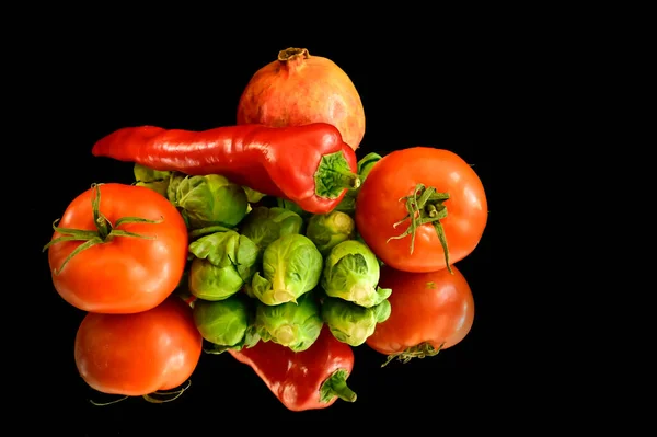 Vue Rapprochée Des Légumes Sur Fond Noir — Photo