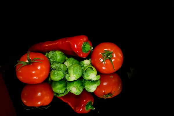 Vue Rapprochée Des Légumes Sur Fond Noir — Photo