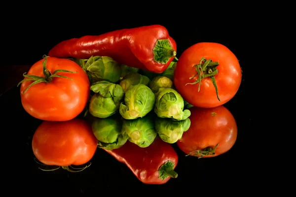 Vue Rapprochée Des Légumes Sur Fond Noir — Photo