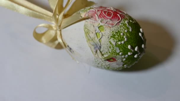 Декоративні Розмальовані Великодні Яйця Світлому Фоні Близький Вигляд Щаслива Концепція — стокове відео