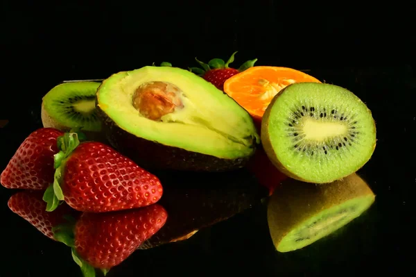 Conjunto Frutas Tropicales Exóticas Maduras Sobre Fondo Negro Concepto Comida —  Fotos de Stock