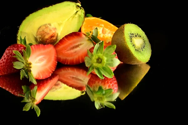 Set Van Rijpe Exotische Tropische Vruchten Zwarte Achtergrond Gezonde Voeding — Stockfoto