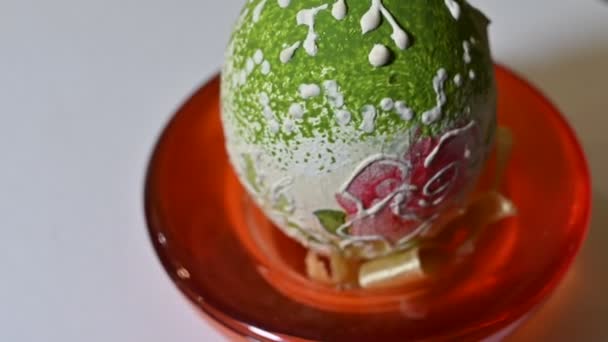 Πιάτο Διακοσμητικό Βαμμένο Πασχαλινό Αυγό Στο Φως Φόντο Κοντινή Θέα — Αρχείο Βίντεο