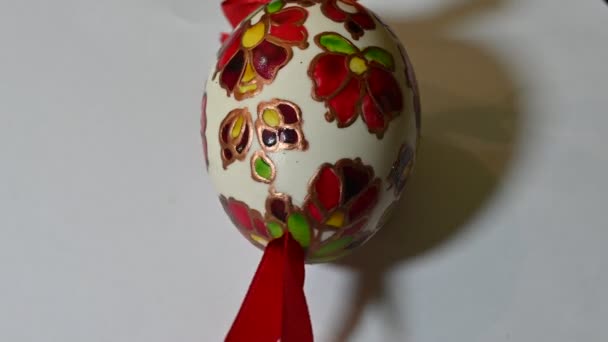 Διακοσμητικό Βαμμένο Πασχαλινό Αυγό Ελαφρύ Φόντο Κοντινή Θέα Χαρούμενη Ιδέα — Αρχείο Βίντεο