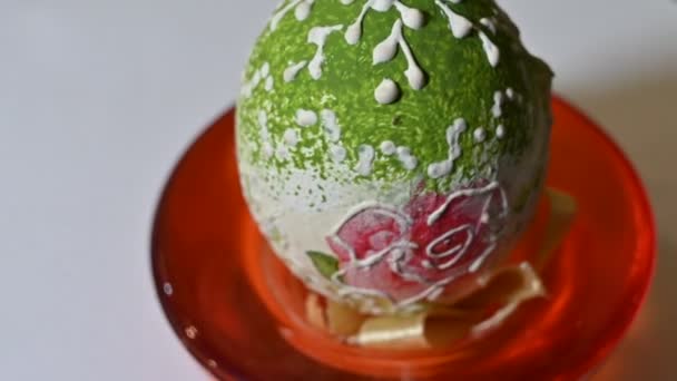 Πιάτο Διακοσμητικό Βαμμένο Πασχαλινό Αυγό Στο Φως Φόντο Κοντινή Θέα — Αρχείο Βίντεο