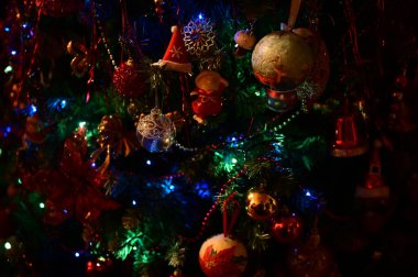 Yeni yılı kutlamak için Noel süslemeleri.