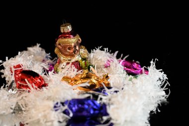 Yeni yılı kutlamak için Noel süslemeleri.