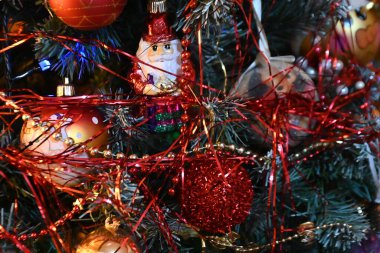 Yeni yılı kutlamak için Noel süslemeleri.