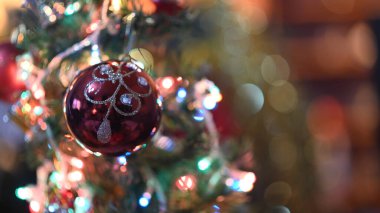 Yeni yılı kutlamak için Noel süslemeleri.