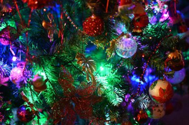 Yeni yılı kutlamak için Noel süslemeleri.