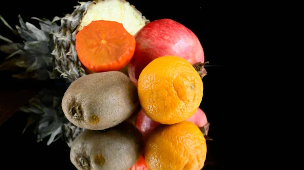Sada Zralé Exotické Tropické Ovoce Černém Pozadí Zdravá Výživa Koncept — Stock fotografie