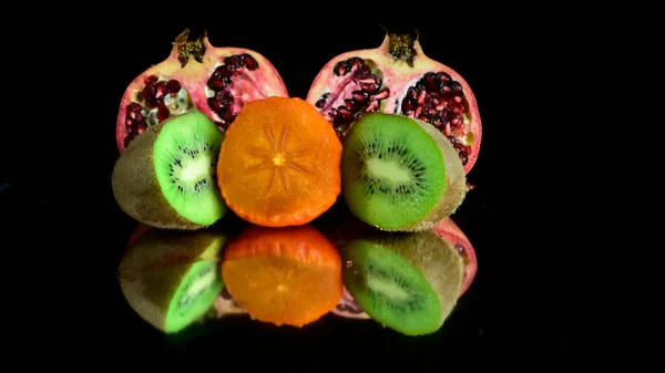 Vista Cerca Frutas Sobre Fondo Negro —  Fotos de Stock
