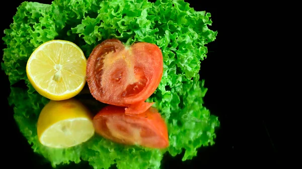 Vue Rapprochée Des Fruits Légumes Sur Fond Noir — Photo