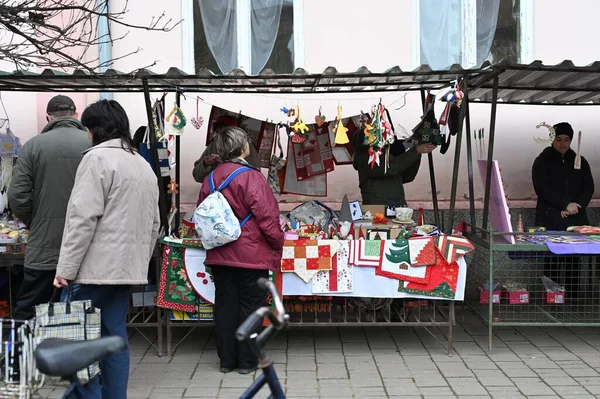 Touristes Marchant Long Des Étals Marché Marché Rue — Photo