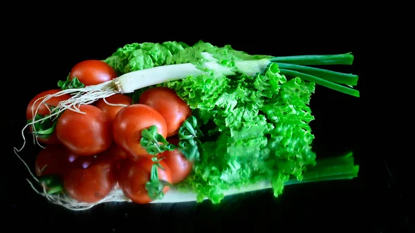 Vue Rapprochée Des Fruits Légumes Sur Fond Noir — Photo