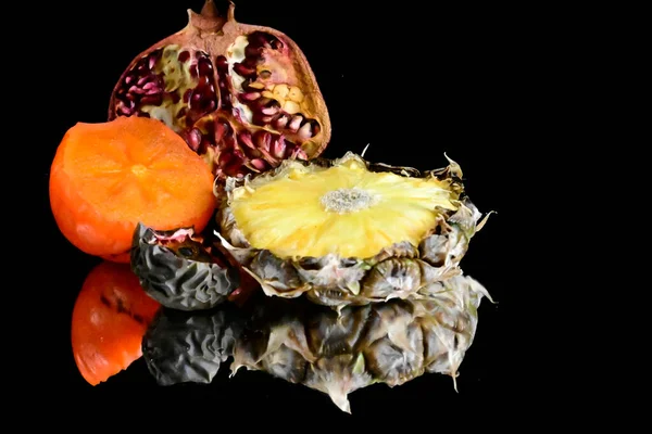 Conjunto Frutas Tropicales Exóticas Maduras Sobre Fondo Negro Concepto Comida — Foto de Stock