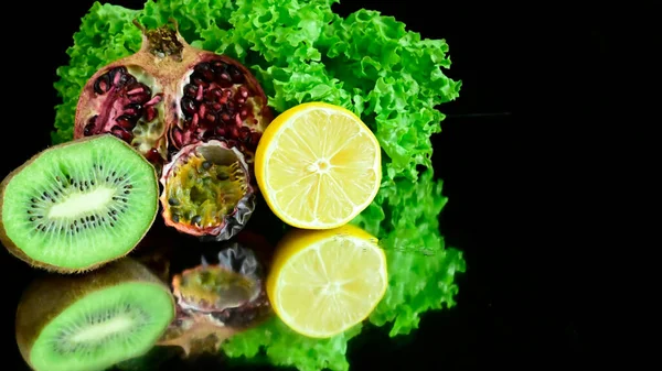 Vista Cerca Frutas Verduras Sobre Fondo Negro — Foto de Stock