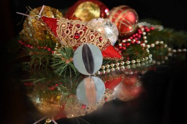 Yeni yılı kutlamak için Noel süslemeleri.