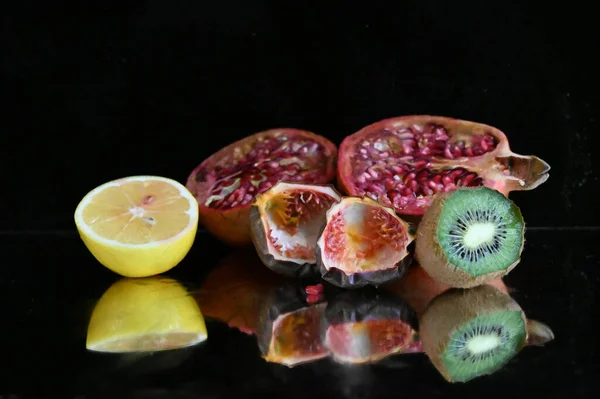 Reihe Von Reifen Exotischen Tropischen Früchten Auf Schwarzem Hintergrund Gesundes — Stockfoto