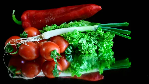 Vue Rapprochée Des Fruits Légumes Sur Fond Noir — Photo