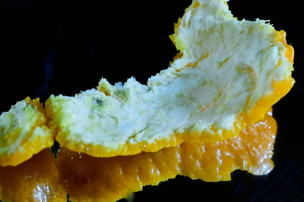 Mandarinenpelz Auf Dunklem Hintergrund Nahaufnahme — Stockfoto
