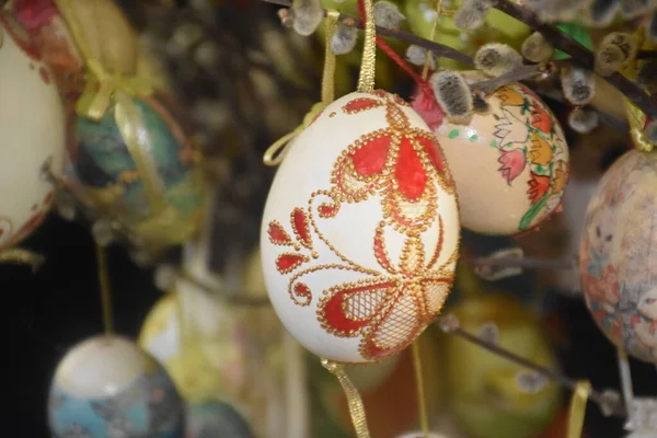 Huevos Pascua Pintados Decorativos Sobre Fondo Borroso Vista Cercana Feliz — Foto de Stock