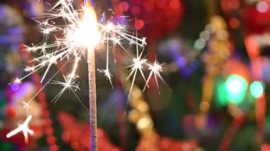 Ağaçtaki güzel Noel süsleri, tatil konsepti. 