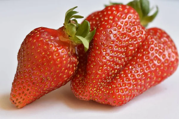 Süße Köstliche Erdbeeren Auf Hellem Hintergrund Nahsicht — Stockfoto