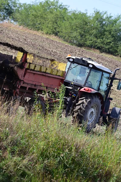 Öreg Traktor Van Pályán Vidéken — Stock Fotó