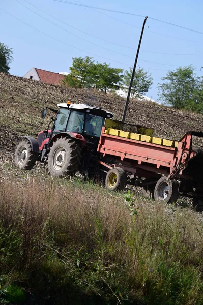 Starý Traktor Poli Venkově — Stock fotografie