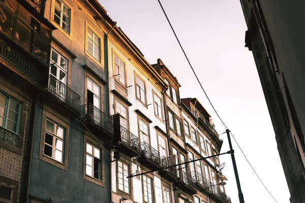 Paseo Lateral Por Ciudad Con Luz Del Atardecer — Foto de Stock