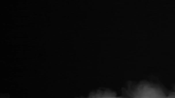 Černý bílý kouř na černém pozadí, mlha, pára, elektronické cigarety, Hd — Stock video