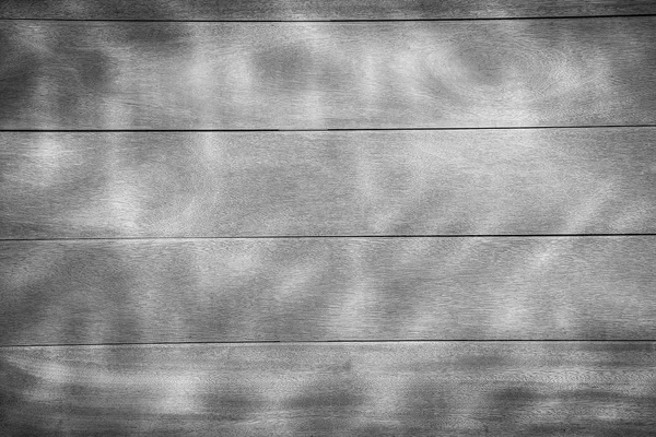 Ξύλινη φυσική σανίδα για την κάλυψη της επιφάνειας του σπιτιού σε μαύρο και άσπρο — Φωτογραφία Αρχείου