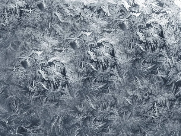 Frost dibujó un patrón helado en la ventana.Textura o fondo . — Foto de Stock