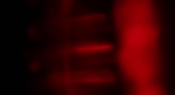 Los reflejos parpadeantes de color rojo claro sobre fondo negro HD — Vídeos de Stock