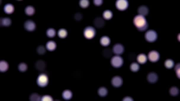 Movimento circular de bolas borradas redondas de cor roxa no fundo preto HD 1080 — Vídeo de Stock