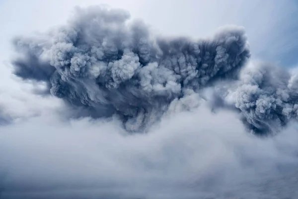 Gruba chmura szarego dymu.Tekstura lub tło — Zdjęcie stockowe