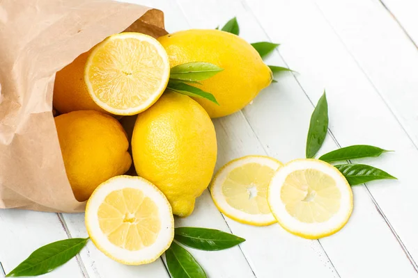 Лимони Паперовий Мішок Світлому Фоні — стокове фото
