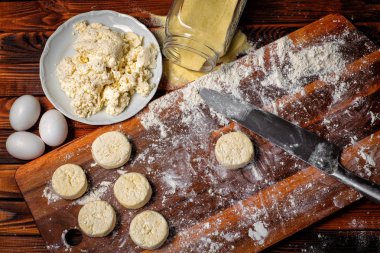 Kahvaltı. süzme peynir krep. Mutfakta yemek. Pişirme