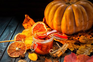 kabaklar ve abrok, sonbahar arka plan reçelli çay
