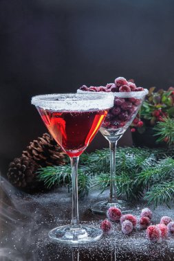 Cosmopolitan kokteyl ve donmuş kızılcık çilek buz Noel tatili ile