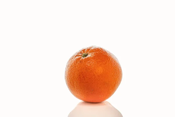 Цілі Апельсини Шкірці Ізольовані Білому Тлі — стокове фото