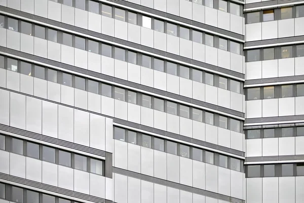 Moderne Bürohausfassade Die Moderne Fassade Eines Bürohauses Mit Fensterreihen — Stockfoto
