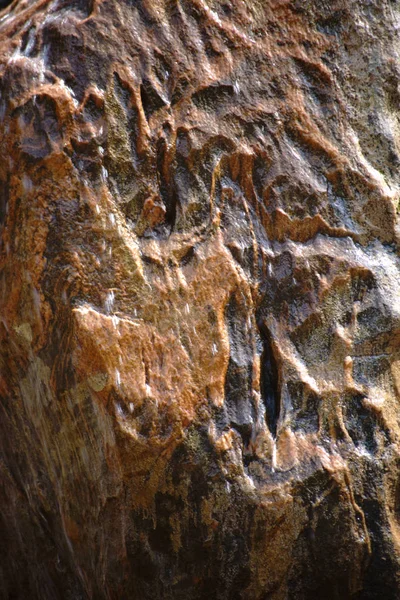 Tropfsteinbrunnen Eine Art Stalaktit Der Mitte Eines Brunnens Über Den — Stockfoto