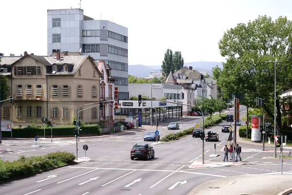 Hessenring バート ホンブルク信号はバート ホンブルクで 2018 日に隣接する住宅と商業ビル Bad Homburg Hessenring に交差 — ストック写真