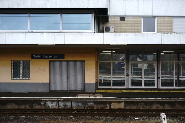 Edifício Estação Vazia Edifício Estação Vazia Niedernhausen Com Janelas Barradas — Fotografia de Stock