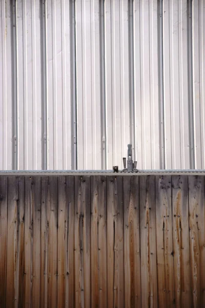 Забор Строительной Площадки Барьер Строительной Площадки Деревянный Забор Перед Гофрированным — стоковое фото