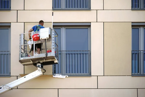 Limpiador Ventanas Está Limpiando Ventanas Limpiador Ventanas Para Ascensor Limpia —  Fotos de Stock