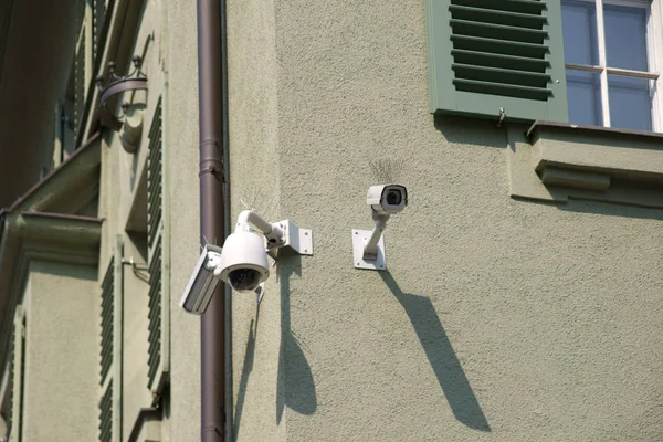 Esquina Casa Monitoreada Una Esquina Confusa Monitoreada Por Cámaras Vigilancia — Foto de Stock